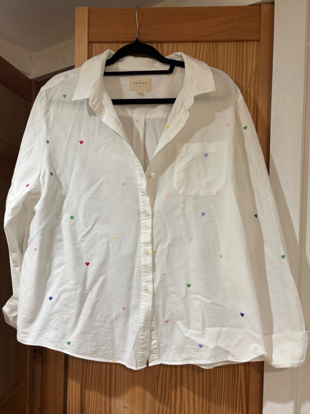 Sézane White Button-Up Shirt with Multicolor Heart Embroidery